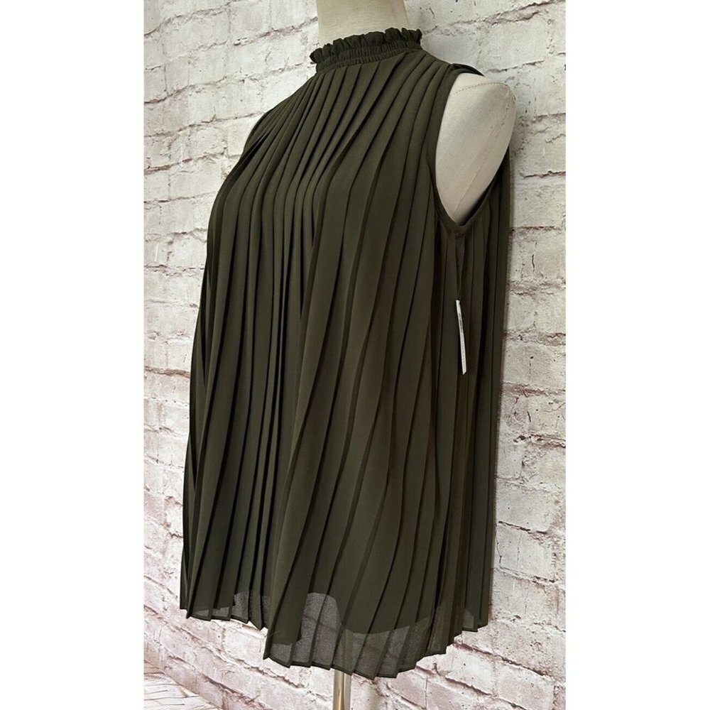 NY Collection Blouse XS Sleeveless Pleated Flowy Moss Green NEW Lined Keyhole